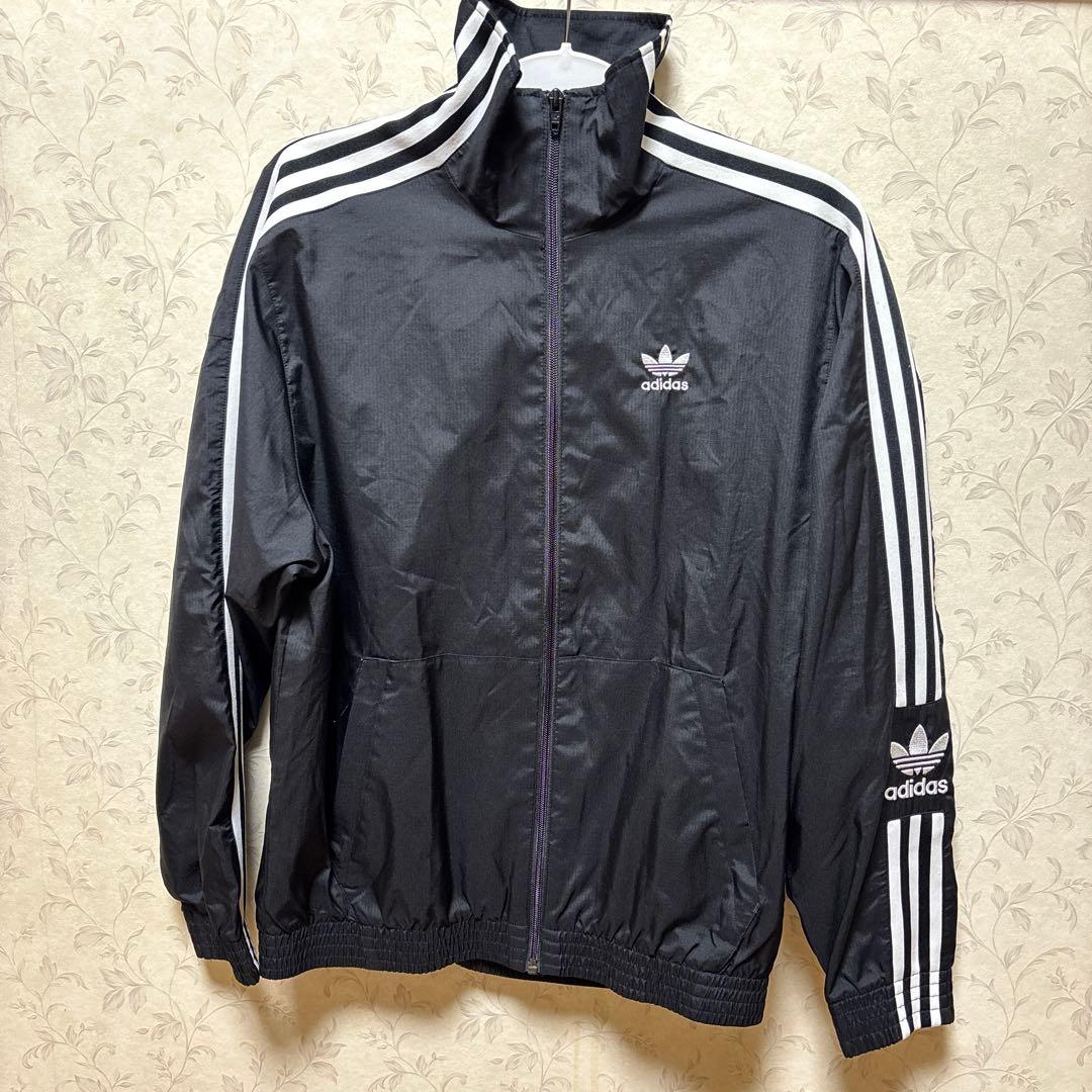 adidas ブラックジャージセットアップ　ズボンSサイズ、上着Mサイズ