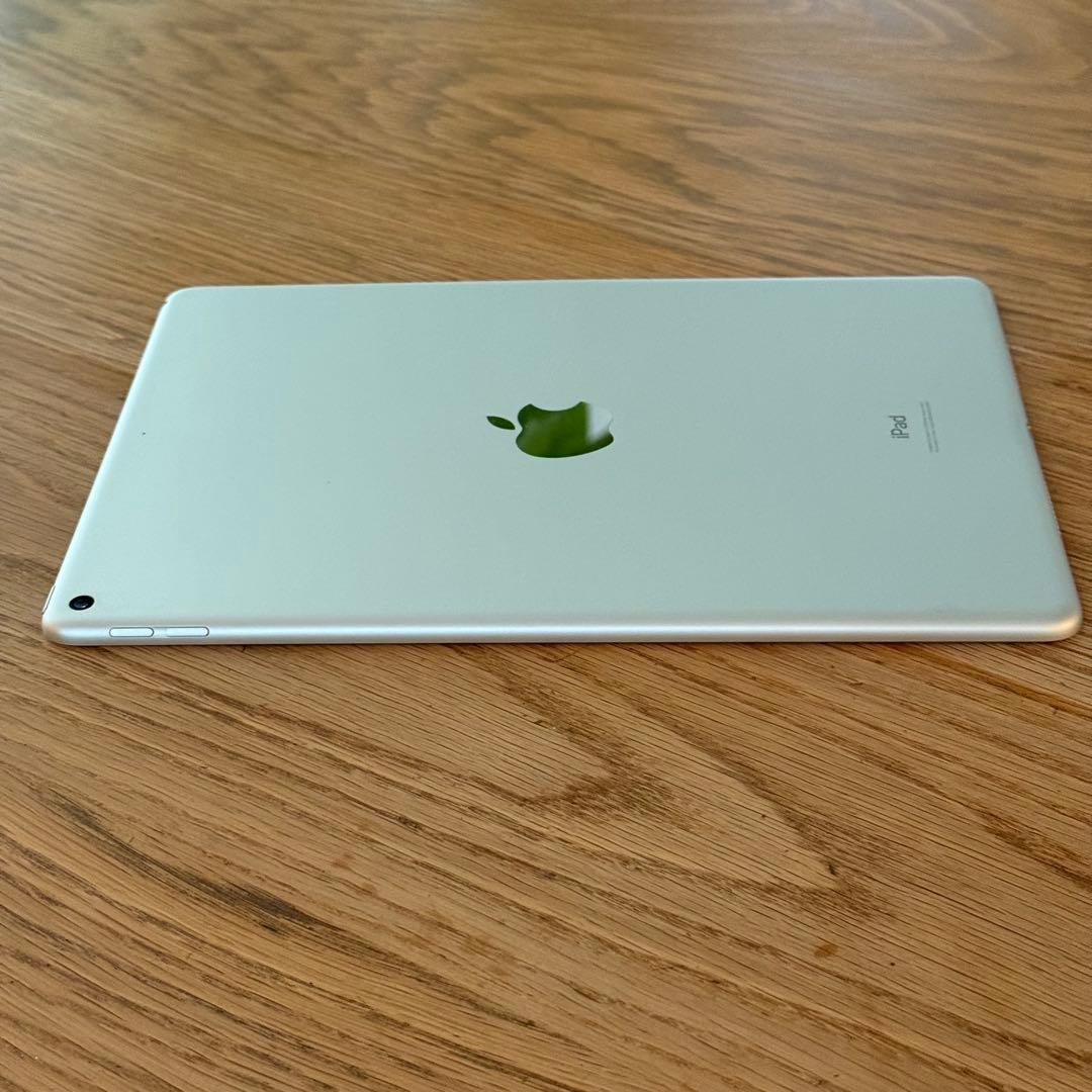 R*0様 Apple iPad Air 第3世代256GB Wi-Fiモデル　シ