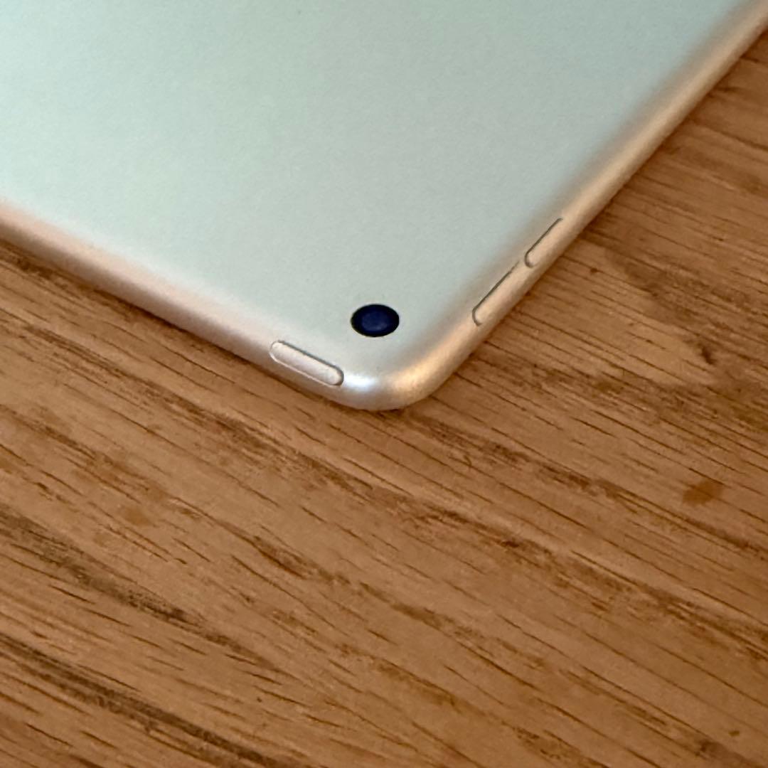 R*0様 Apple iPad Air 第3世代256GB Wi-Fiモデル　シ