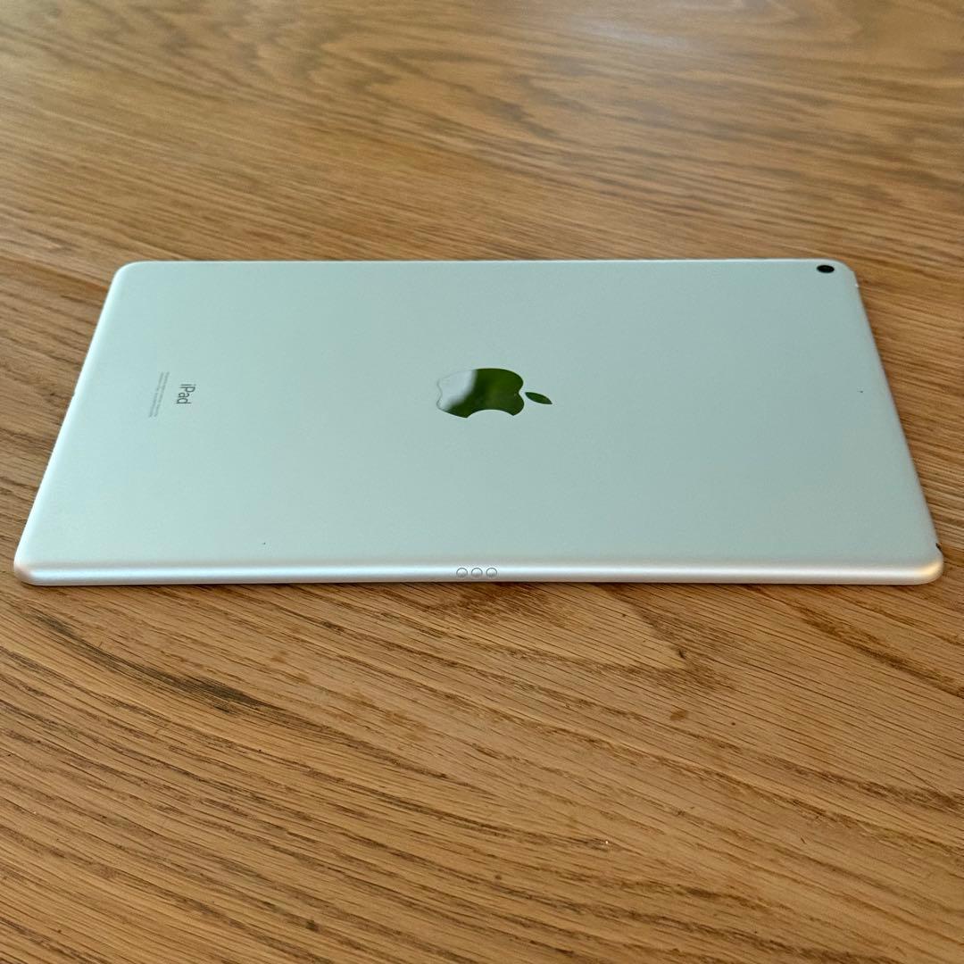R*0様 Apple iPad Air 第3世代256GB Wi-Fiモデル　シ