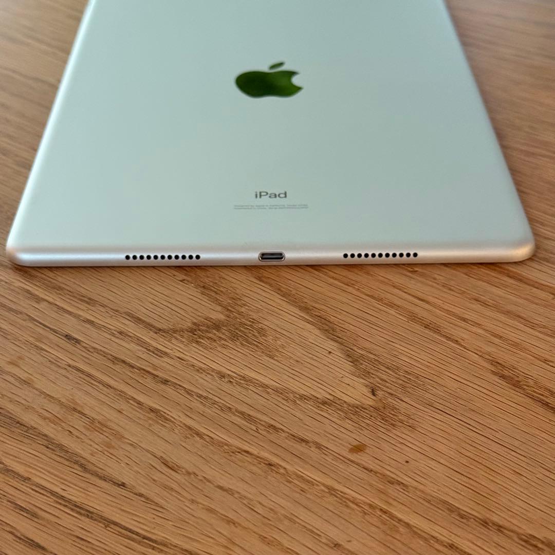 R*0様 Apple iPad Air 第3世代256GB Wi-Fiモデル　シ
