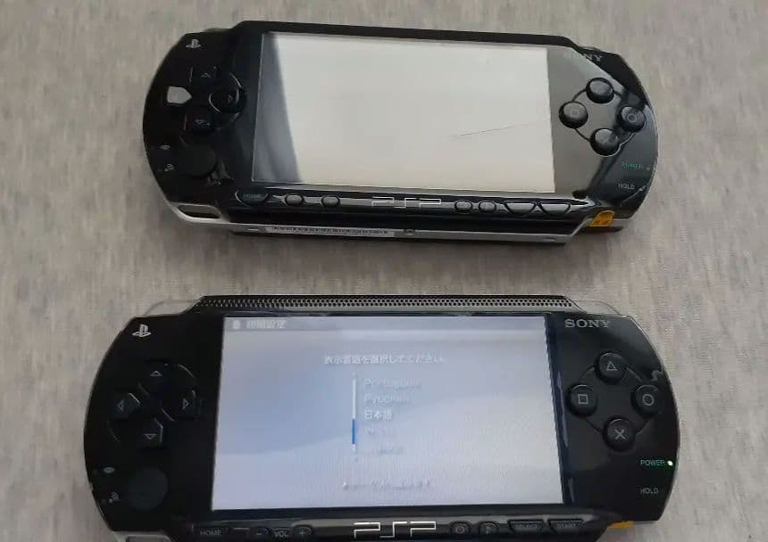 PSP本体、ソフト4本、ケーブル、ケースセット