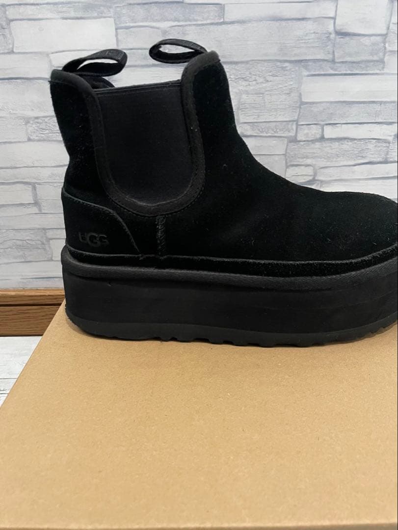 UGG ブラック プラットフォームブーツ