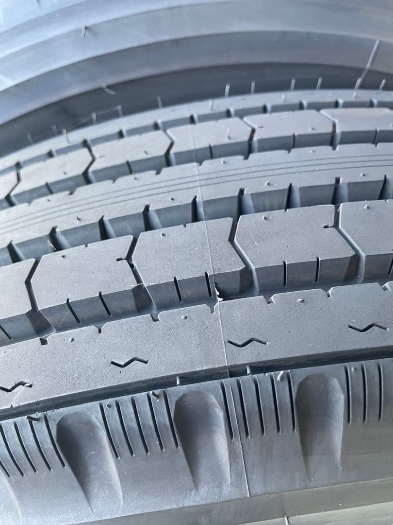 トラック タイヤ225/80R17.5 2本 ブリジストン R115 新車外し