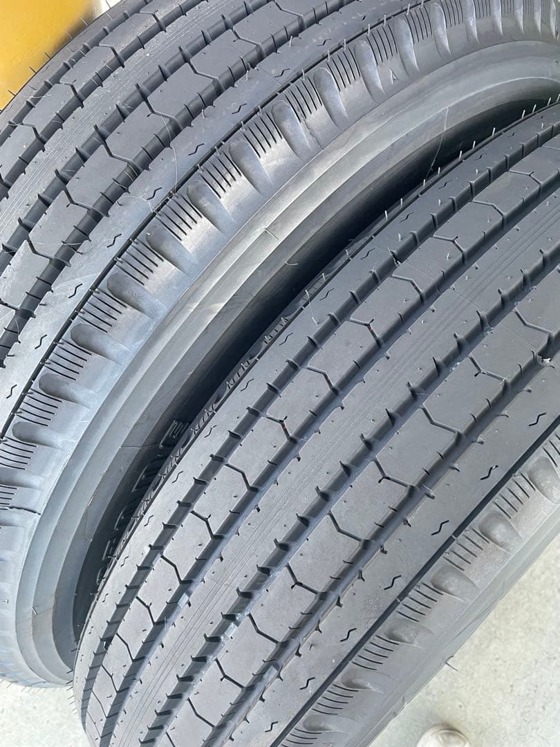 トラック タイヤ225/80R17.5 2本 ブリジストン R115 新車外し