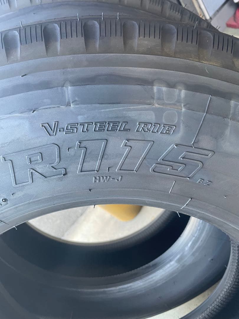 トラック タイヤ225/80R17.5 2本 ブリジストン R115 新車外し