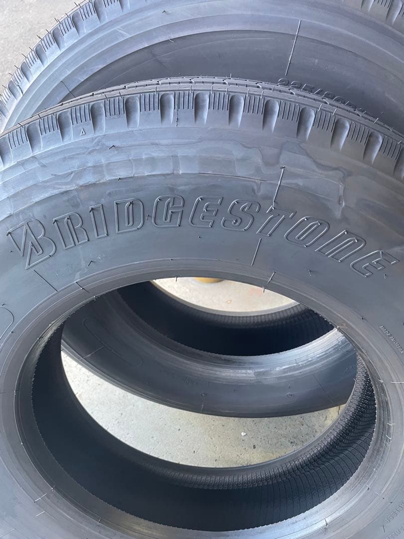 トラック タイヤ225/80R17.5 2本 ブリジストン R115 新車外し