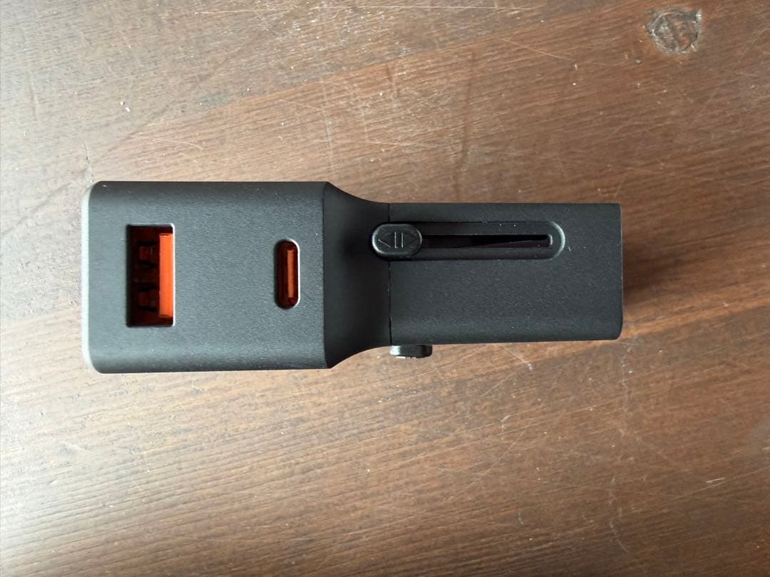 TUMI 変換プラグケース USB-Cケーブル付き
