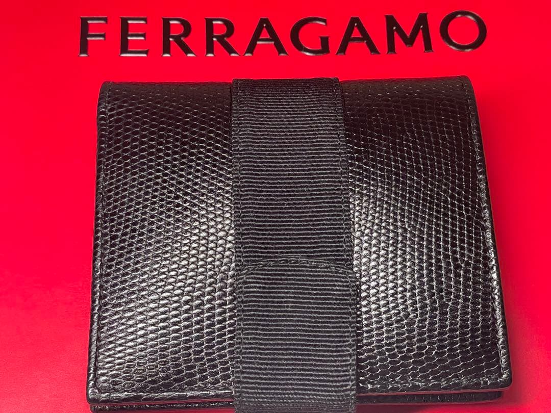【専用】Salvatore Ferragamoヴァラ 折財布 型押しレザー