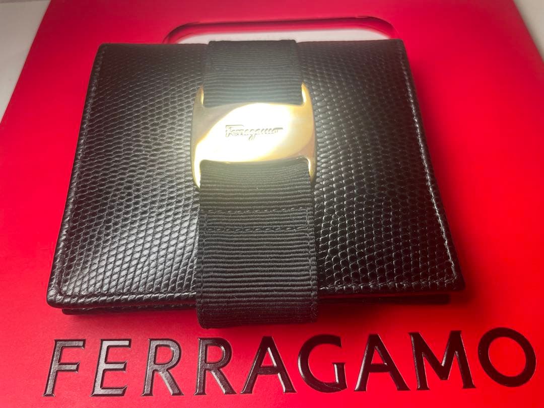 【専用】Salvatore Ferragamoヴァラ 折財布 型押しレザー