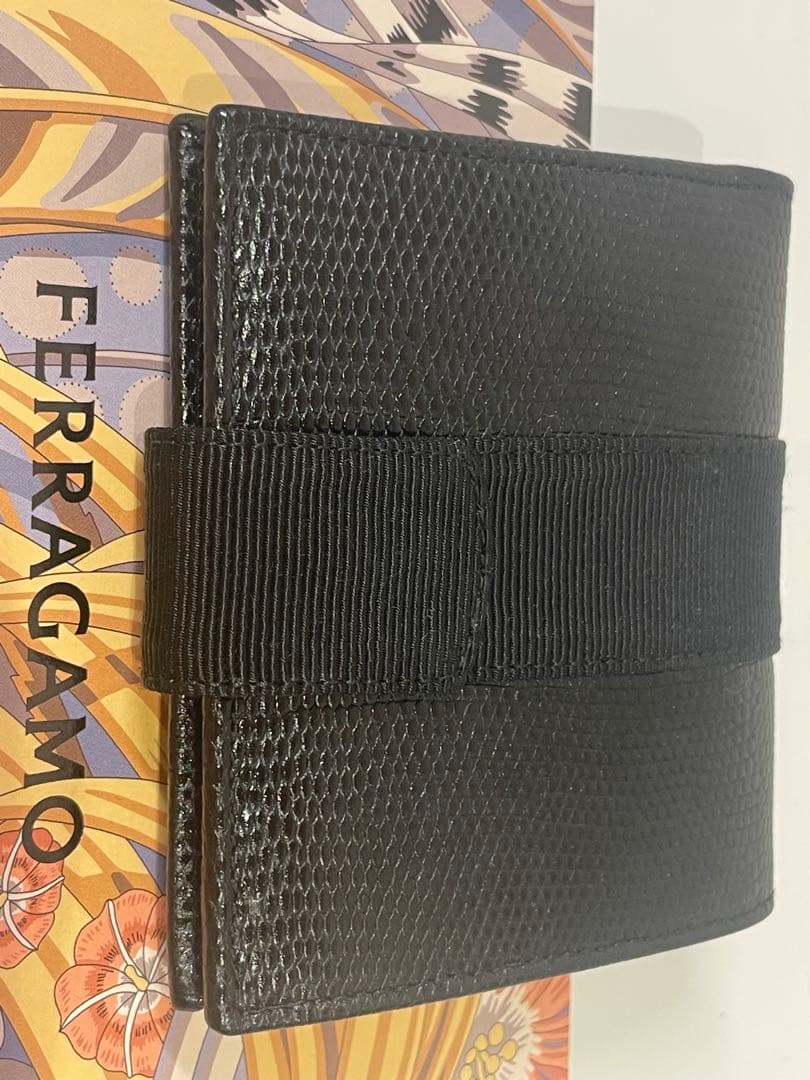 【専用】Salvatore Ferragamoヴァラ 折財布 型押しレザー