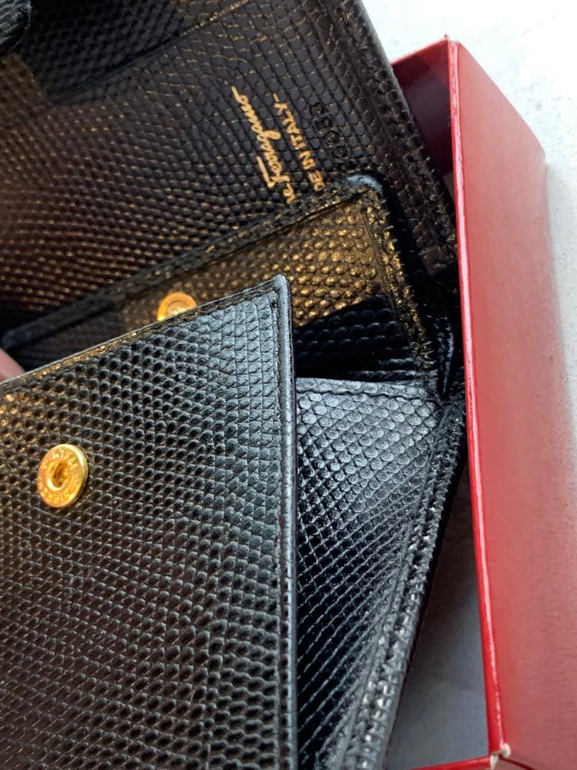 【専用】Salvatore Ferragamoヴァラ 折財布 型押しレザー