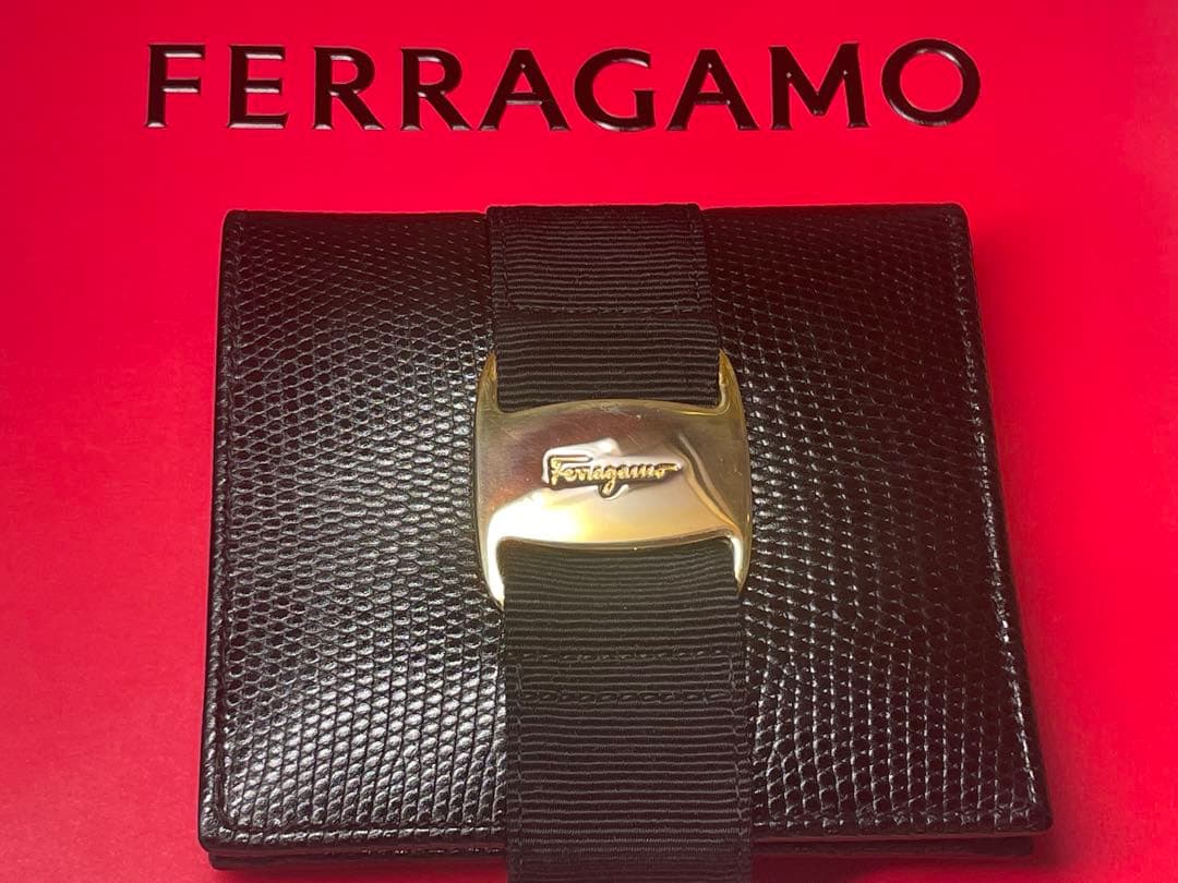 【専用】Salvatore Ferragamoヴァラ 折財布 型押しレザー