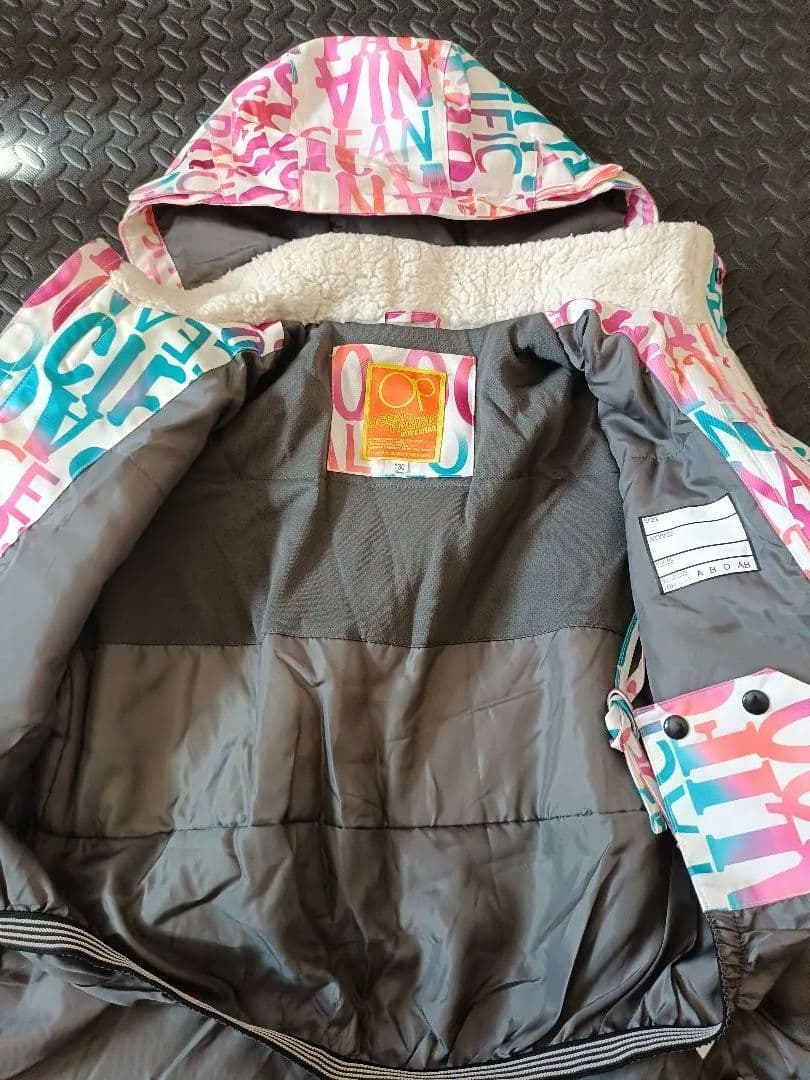 子供用スノーボードウェア マルチカラー　美品