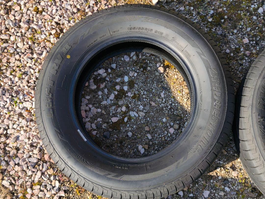 ブリヂストン ルフト RV2 195/65R15 4本セット 2025年製