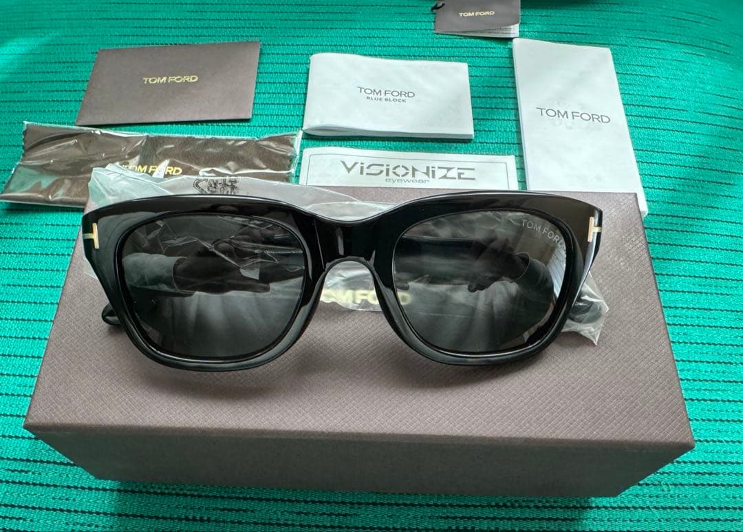新品　未使用品　TOM FORD サングラス ブラック　スノードン　TF237