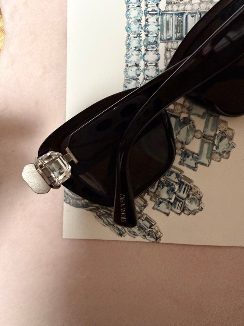 【新品未使用】スワロフスキーSwarovski キャツアイサングラス保証書付き
