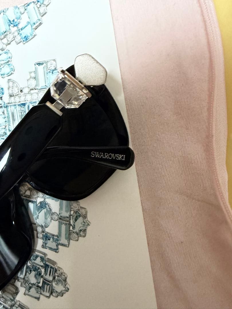 【新品未使用】スワロフスキーSwarovski キャツアイサングラス保証書付き