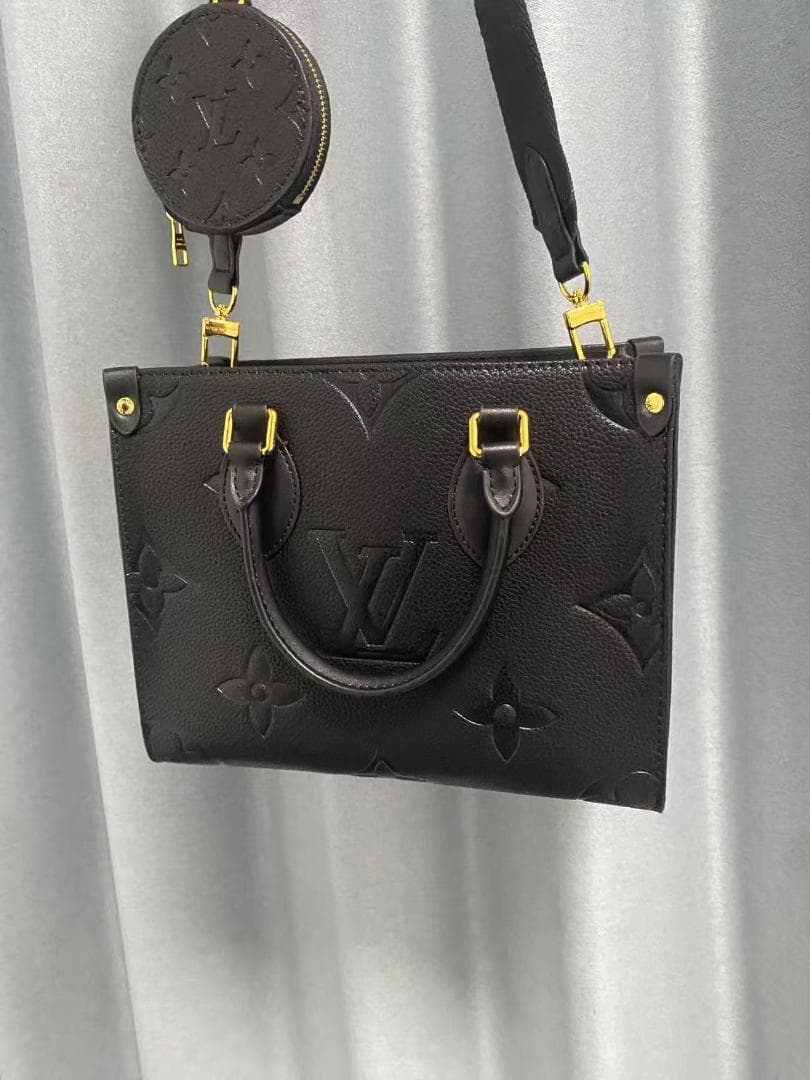 Louis Vuitton 黒いハンドバッグ