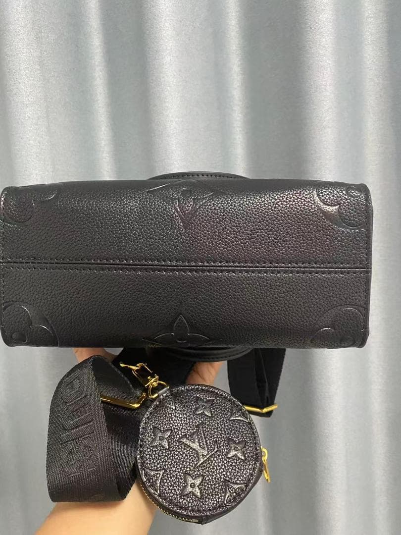 Louis Vuitton 黒いハンドバッグ