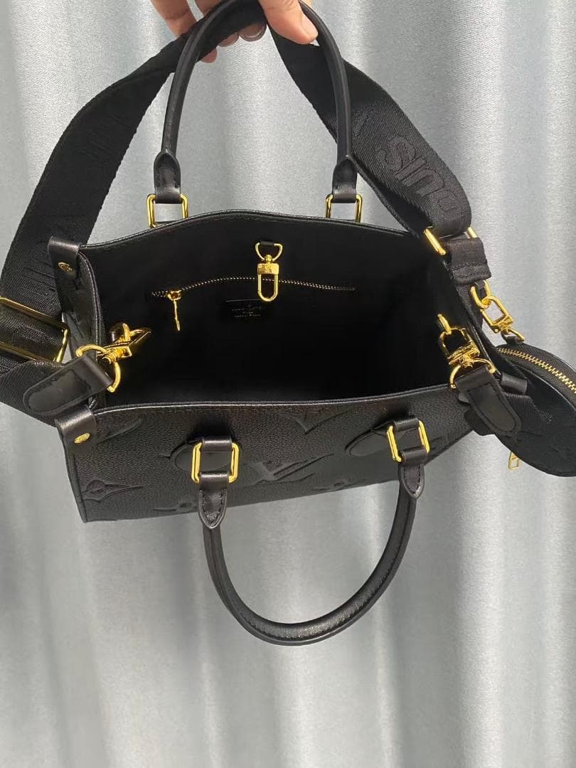 Louis Vuitton 黒いハンドバッグ