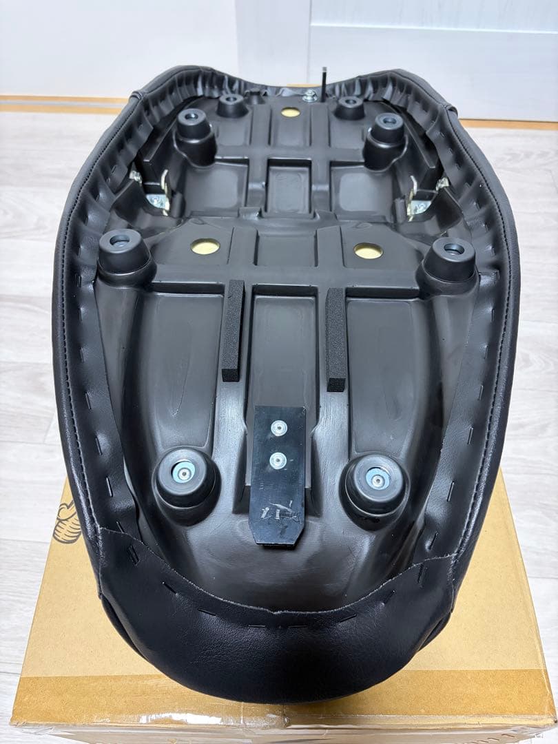 兼平 　Z900RS　茗荷シート　ZIIパターン　艶消しブラック
