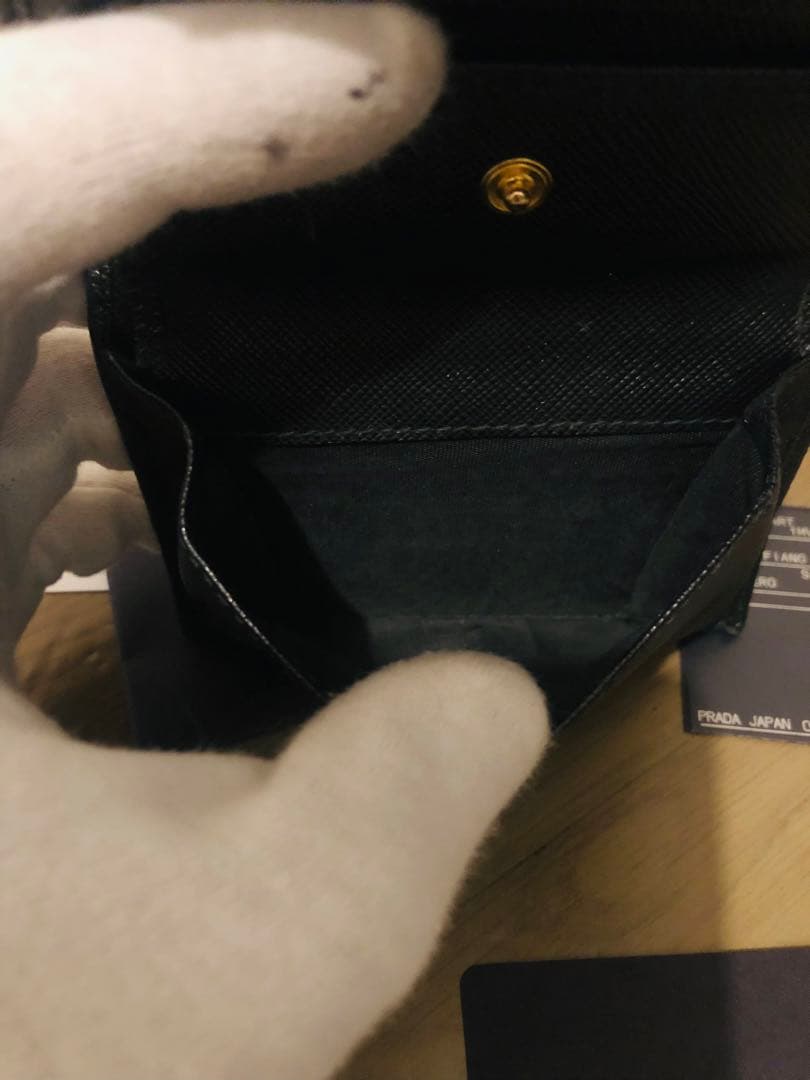 PRADA サフィアーノレザー 二つ折り財布 ブラックICチップ(RFID)搭載