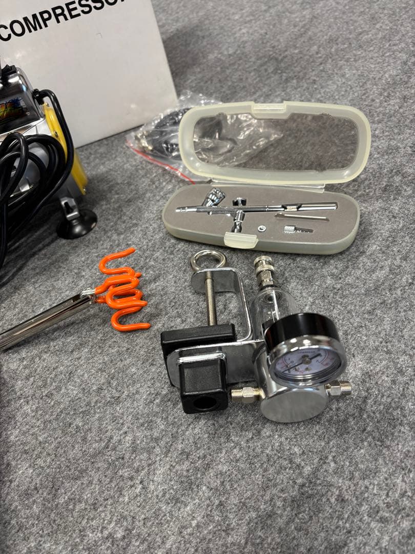 ミニエアーコンプレッサー新品未使用