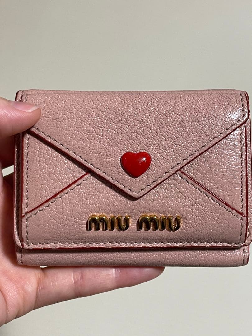 MIU MIU ピンク 三つ折り財布 ラブレター