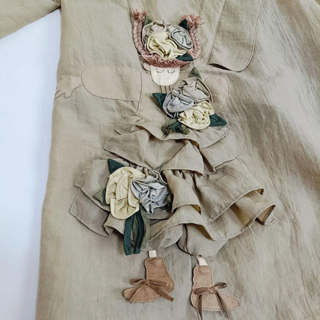 ピオニハウス 可愛い立体女の子と花モチーフ 刺繍 スプリングナイロンコート