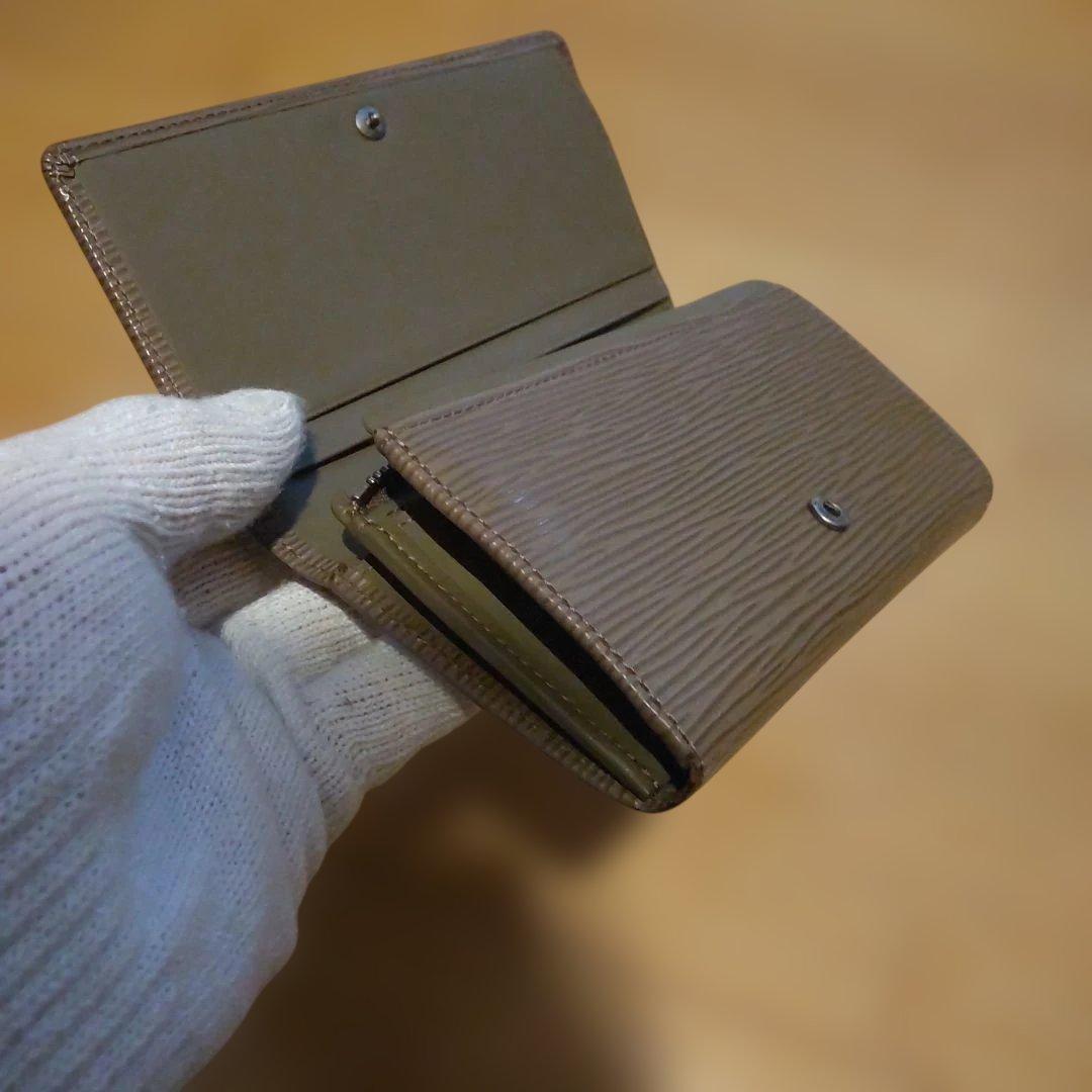 美品　ルイ・ヴィトン　エピ　トレゾール二つ折り財布　ペッパー(グレー)