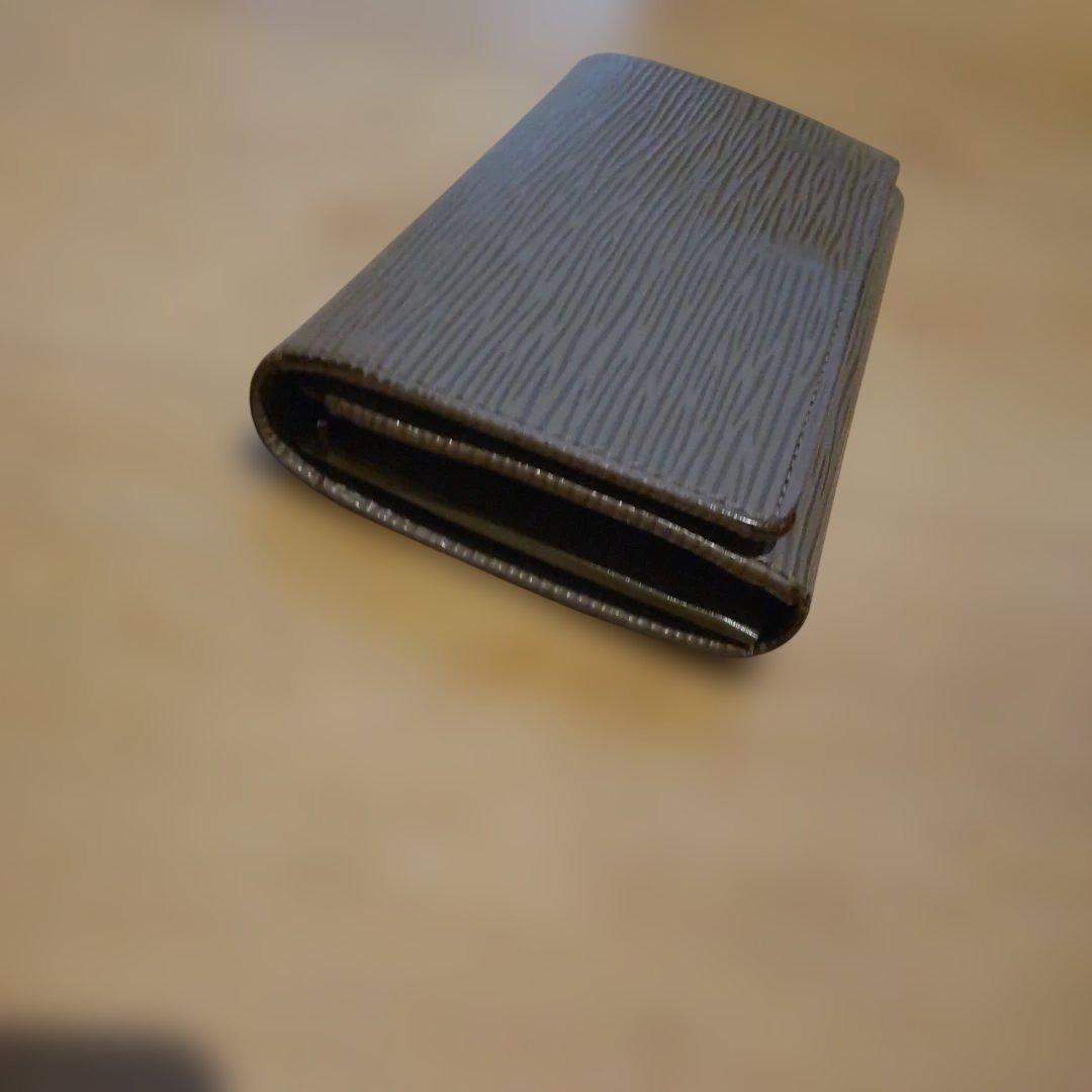 美品　ルイ・ヴィトン　エピ　トレゾール二つ折り財布　ペッパー(グレー)