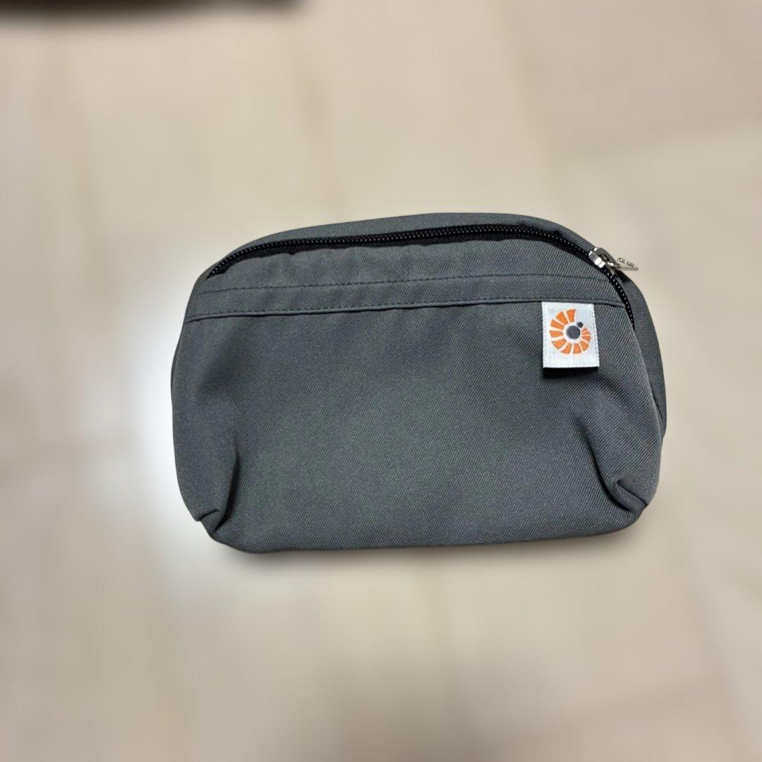 美品！エルゴオムニブリーズ　グラファイトグレー　抱っこ紐　ergobaby