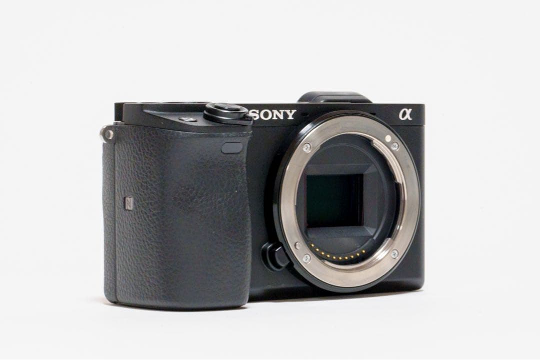 【美品】SONY α6400 ミラーレスカメラ（ボディのみ） ILCE-6400