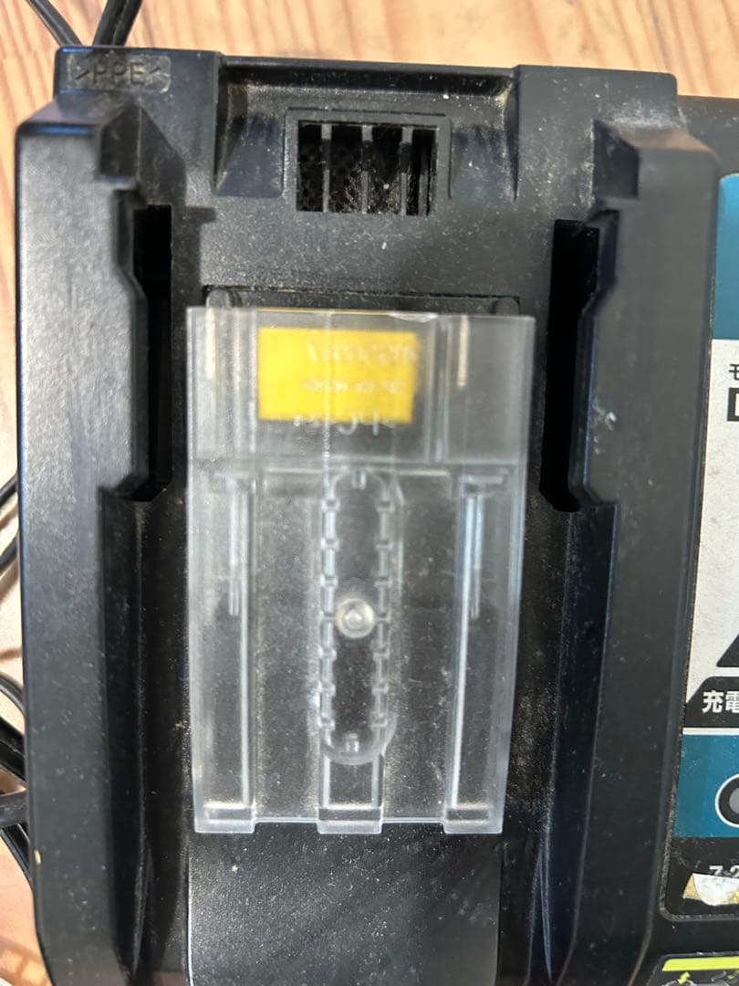 【ジャンク】Makita マキタ掃除機18V 充電器　CL182FD 動作確認済