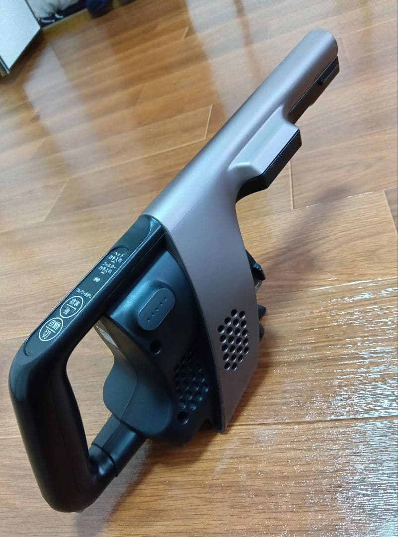 SHARPコードレス掃除機 2023年製　バッテリー2個付き　お得です!