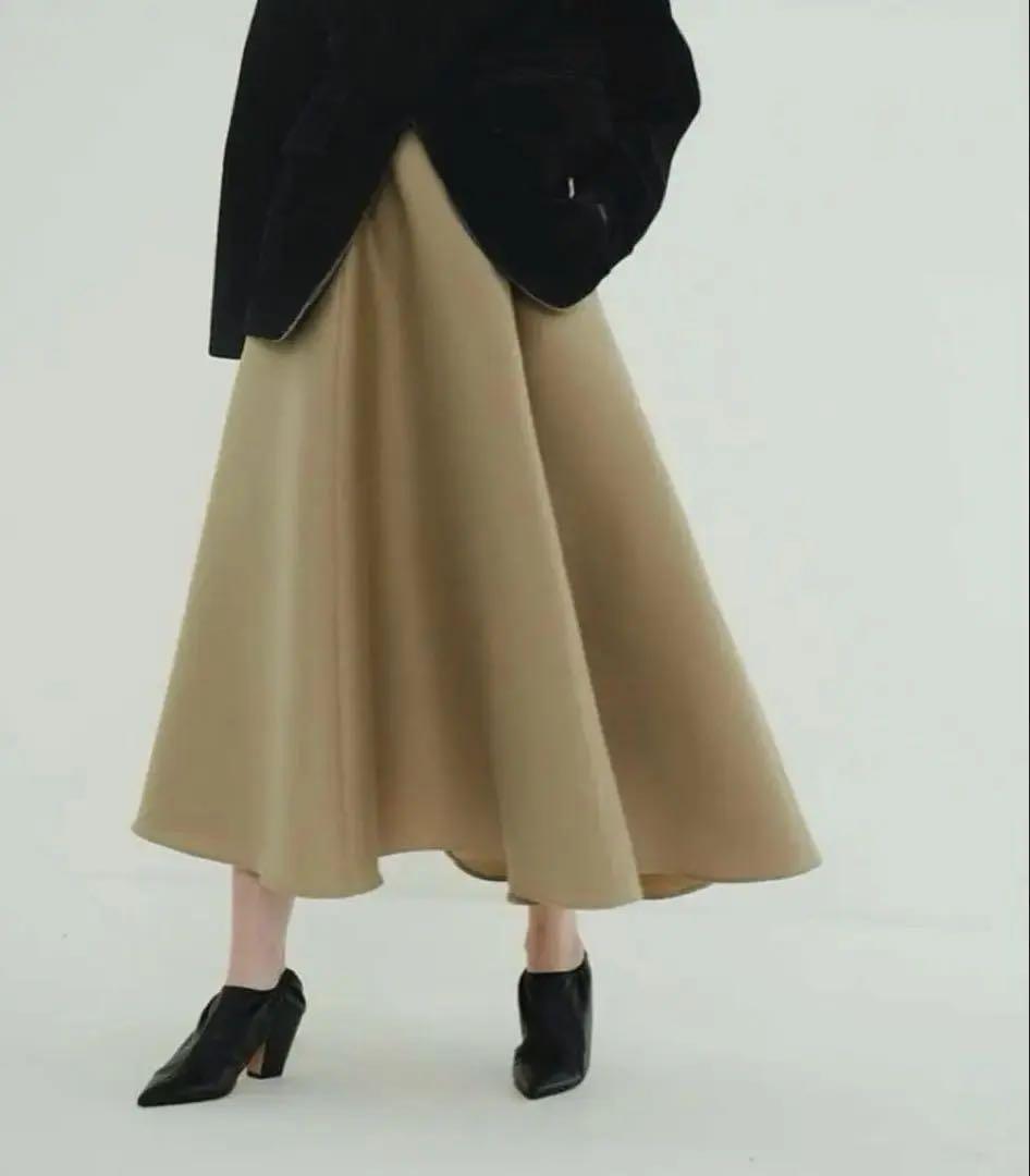 美品 CLANE VOLUME FLARE SKIRT Beige サイズ1