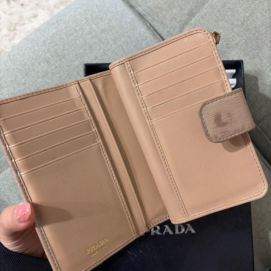 PRADA レザー 二つ折り財布 ベージュ