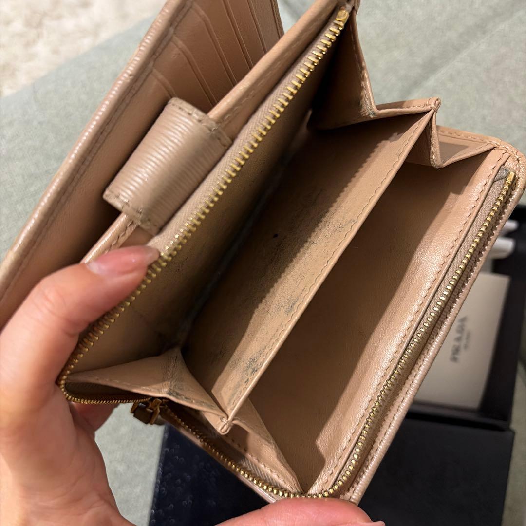 PRADA レザー 二つ折り財布 ベージュ