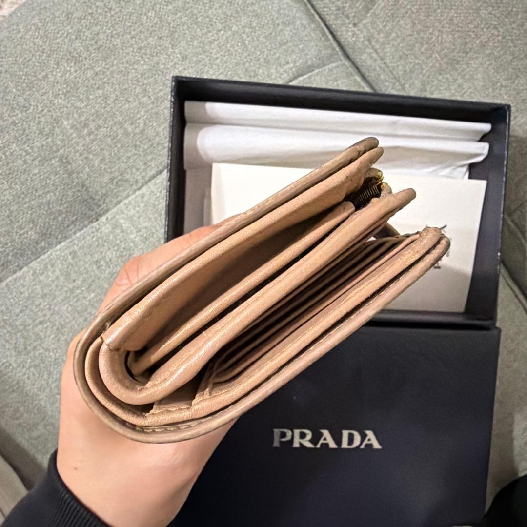 PRADA レザー 二つ折り財布 ベージュ