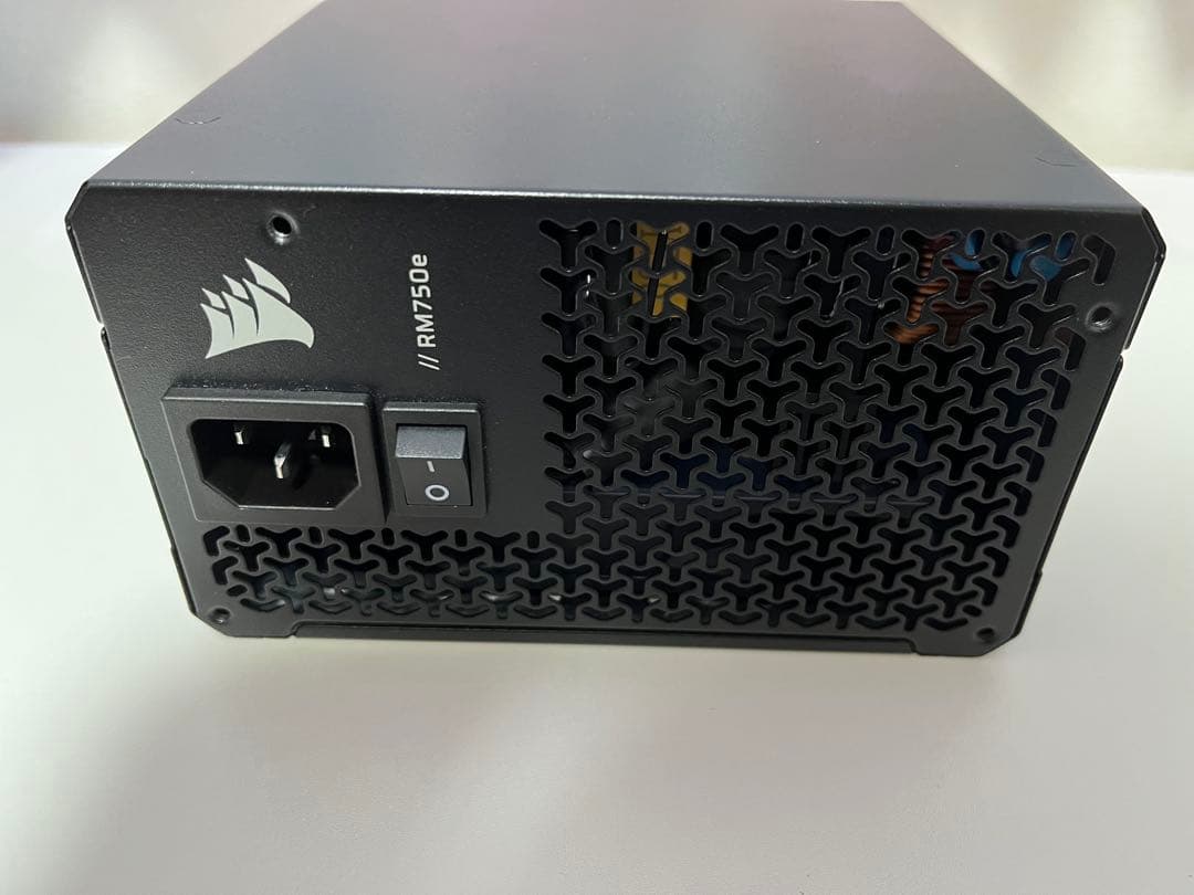 電源ユニット Corsair rm750e