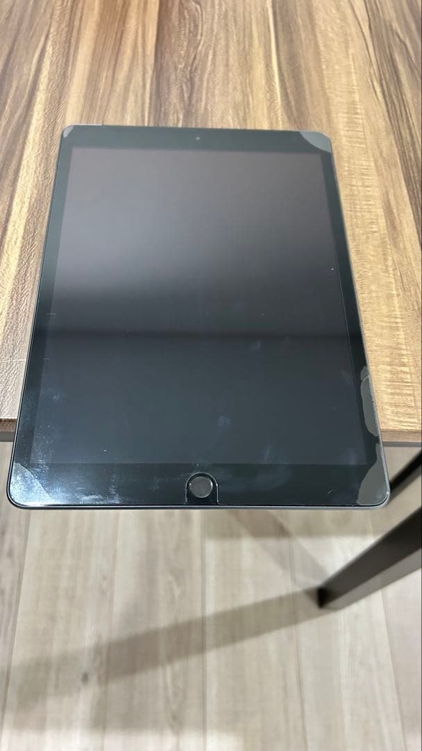 iPad 第7世代 32GB Wi-Fi + Cellular 本体