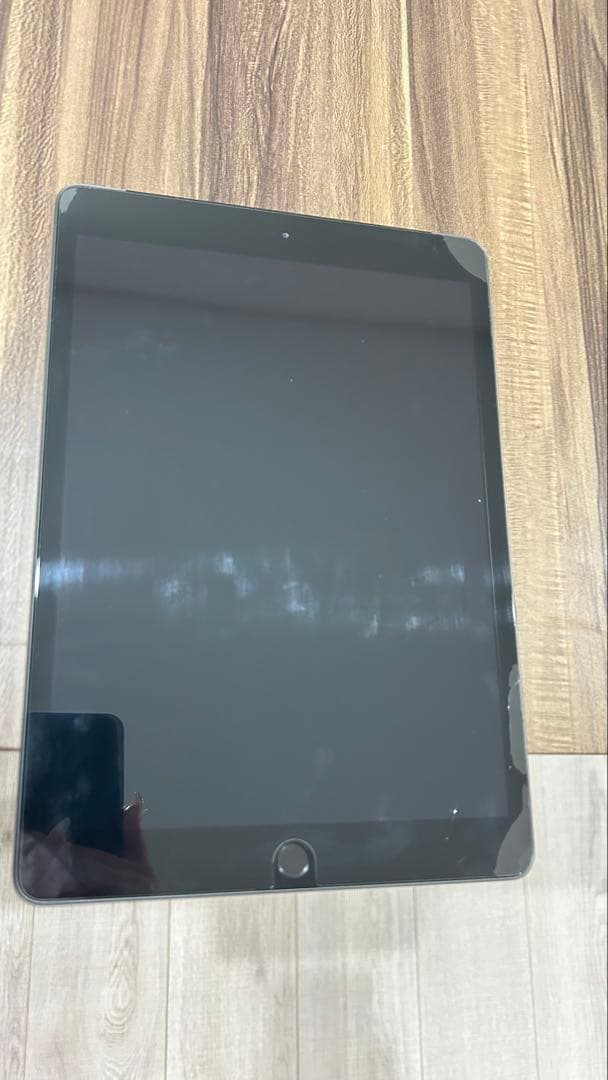 iPad 第7世代 32GB Wi-Fi + Cellular 本体