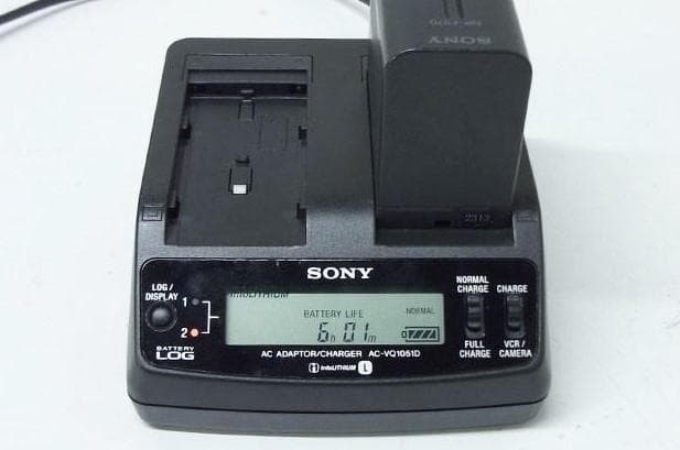 ★清掃済 美品　SONY/ソニー バッテリーチャージャー AC-VQ1051D