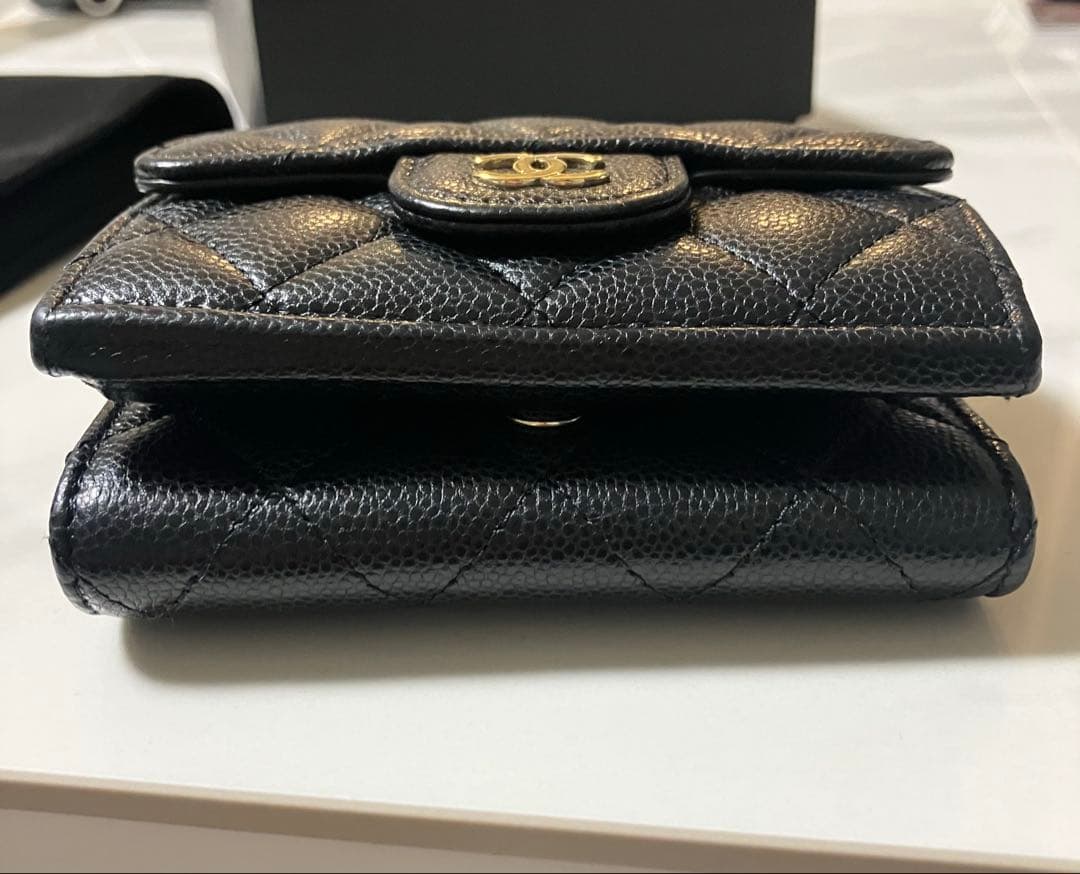 シャネル　三つ折り財布　ミニ財布　キャビアスキン