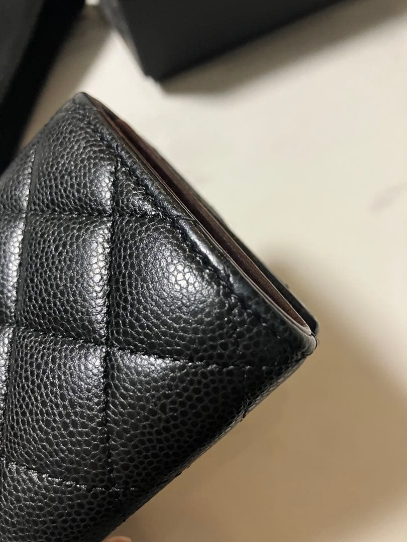シャネル　三つ折り財布　ミニ財布　キャビアスキン