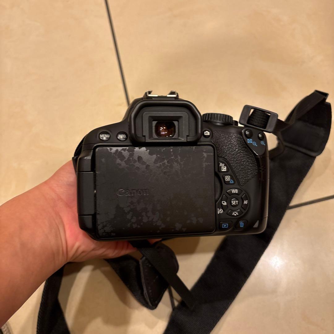 Canon EOS 2000D デジタル一眼レフカメラ