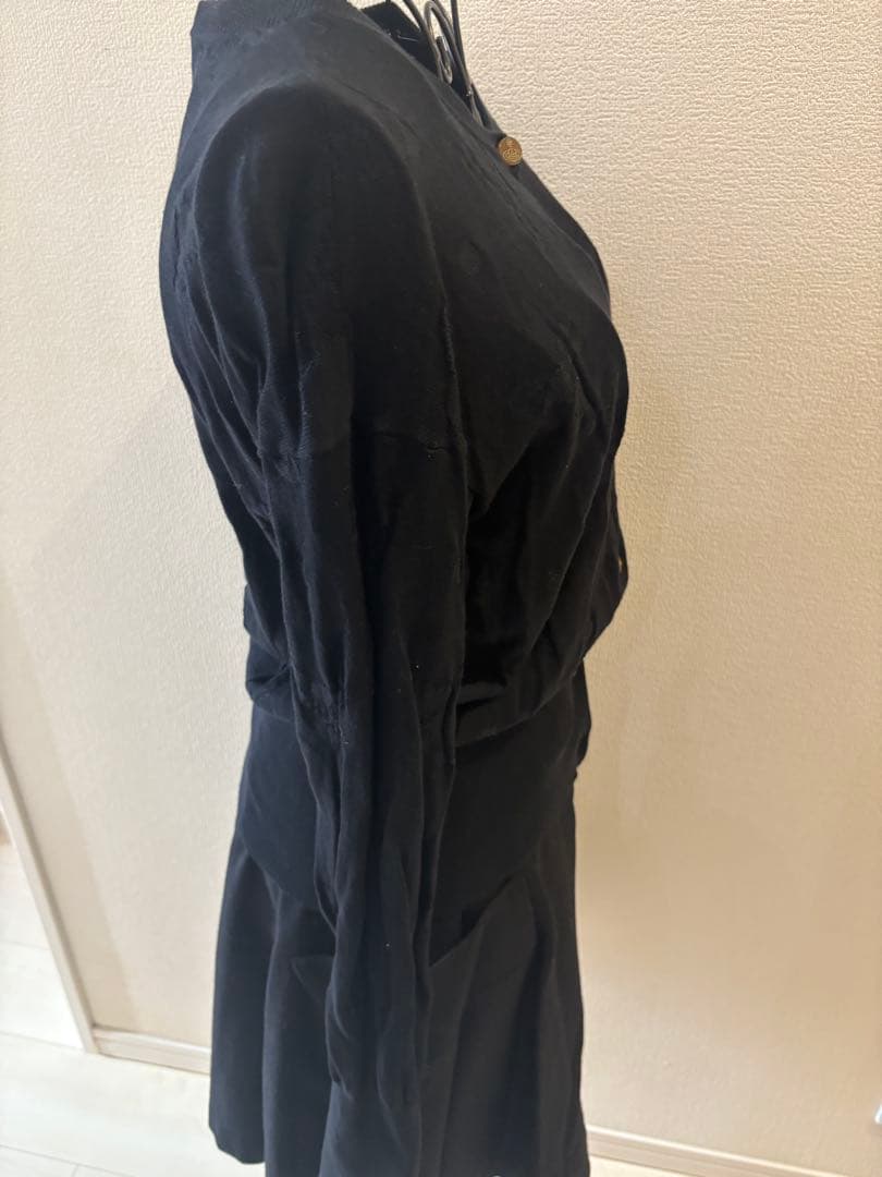 ⭐︎美品⭐︎ヴィヴィアンウエストウッド　黒いボタン付き長袖カーディガン可愛いオシャレ