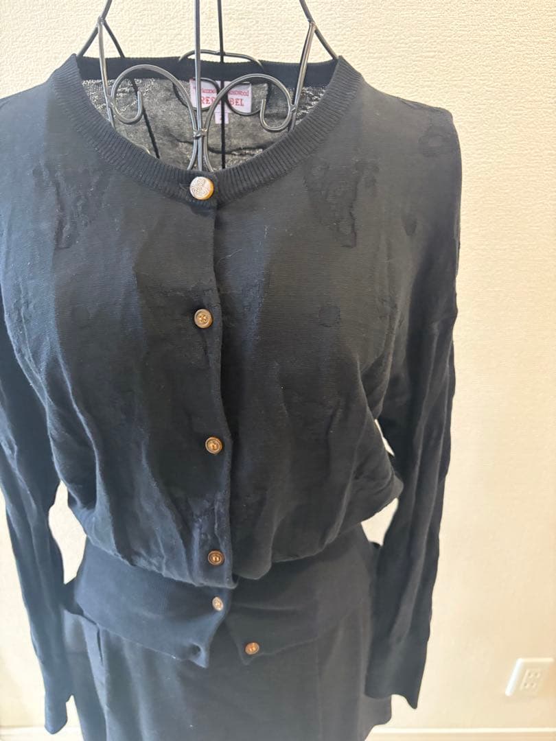 ⭐︎美品⭐︎ヴィヴィアンウエストウッド　黒いボタン付き長袖カーディガン可愛いオシャレ