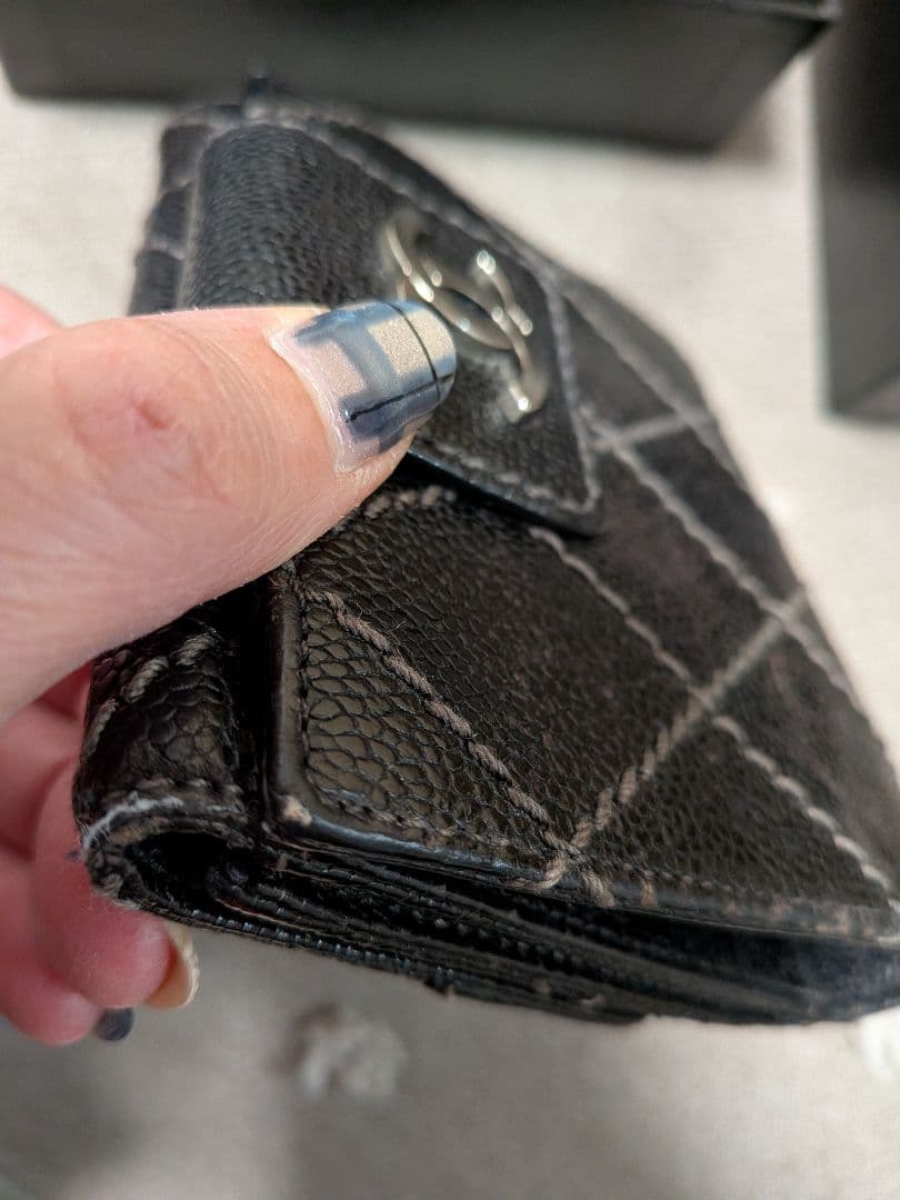 希*✨様 CHANEL キャビアスキン　 二つ折り財布　ワイルドステッチ　訳あり